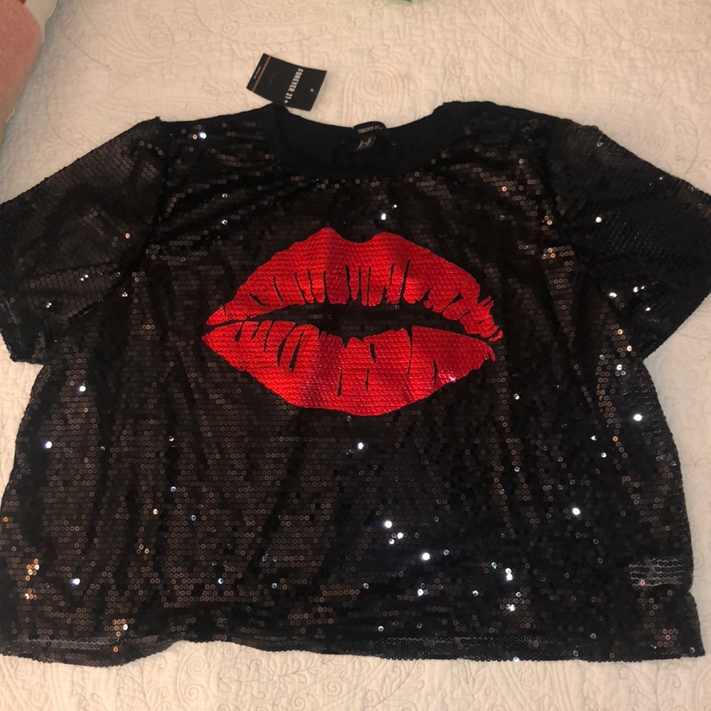 New! Sequin crop top 3X but fits like Large crop!